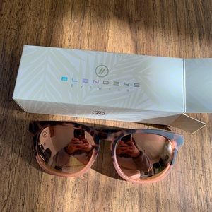 NWT Blenders Eyewear